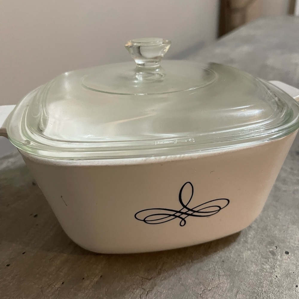 Vintage Rare 1950s Design Corning Wash Casserole Dish with Lid 1 3/4 quart.